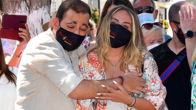 David Flores y Rocío flores Carrasco durante el 15 aniversario por el fallecimiento de Rocío Jurado en Chipiona, Cadiz
