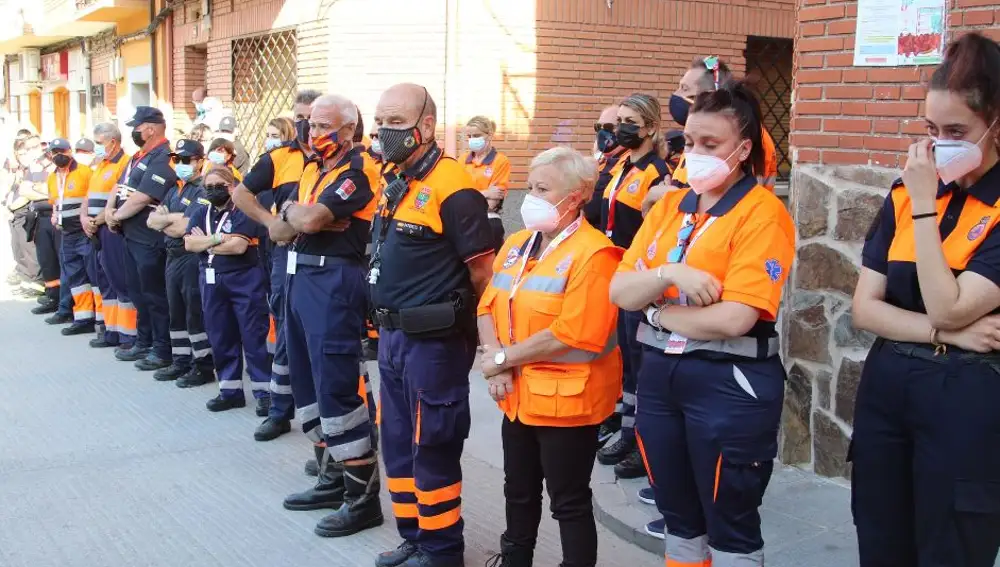 Minuto de silencio en Cenicientos por el fallecimiento de una voluntaria de Protección Civil del Piedralaves en el Campeonato de España de paraciclismo-GP Comunidad de Madrid