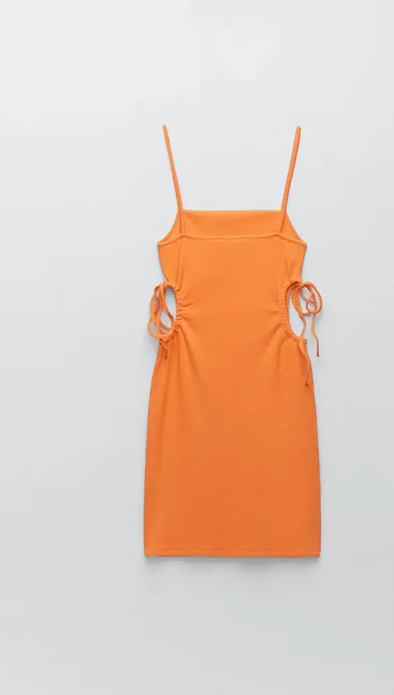 Diez vestidos de Zara que te harán amar el color de la y seguir los pasos de las influencers Instagram