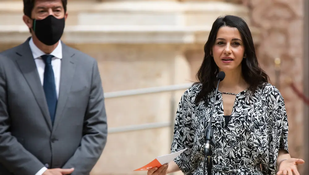 La presidenta de Ciudadanos (Cs), Inés Arrimadas, junto al líder de ciudadanos en andalucía, Juán Marín