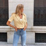 Bea. P. Fernández con vaqueros de Zara.