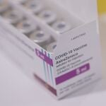 Caja con dosis de la vacuna de AstraZeneca contra el Covid-19