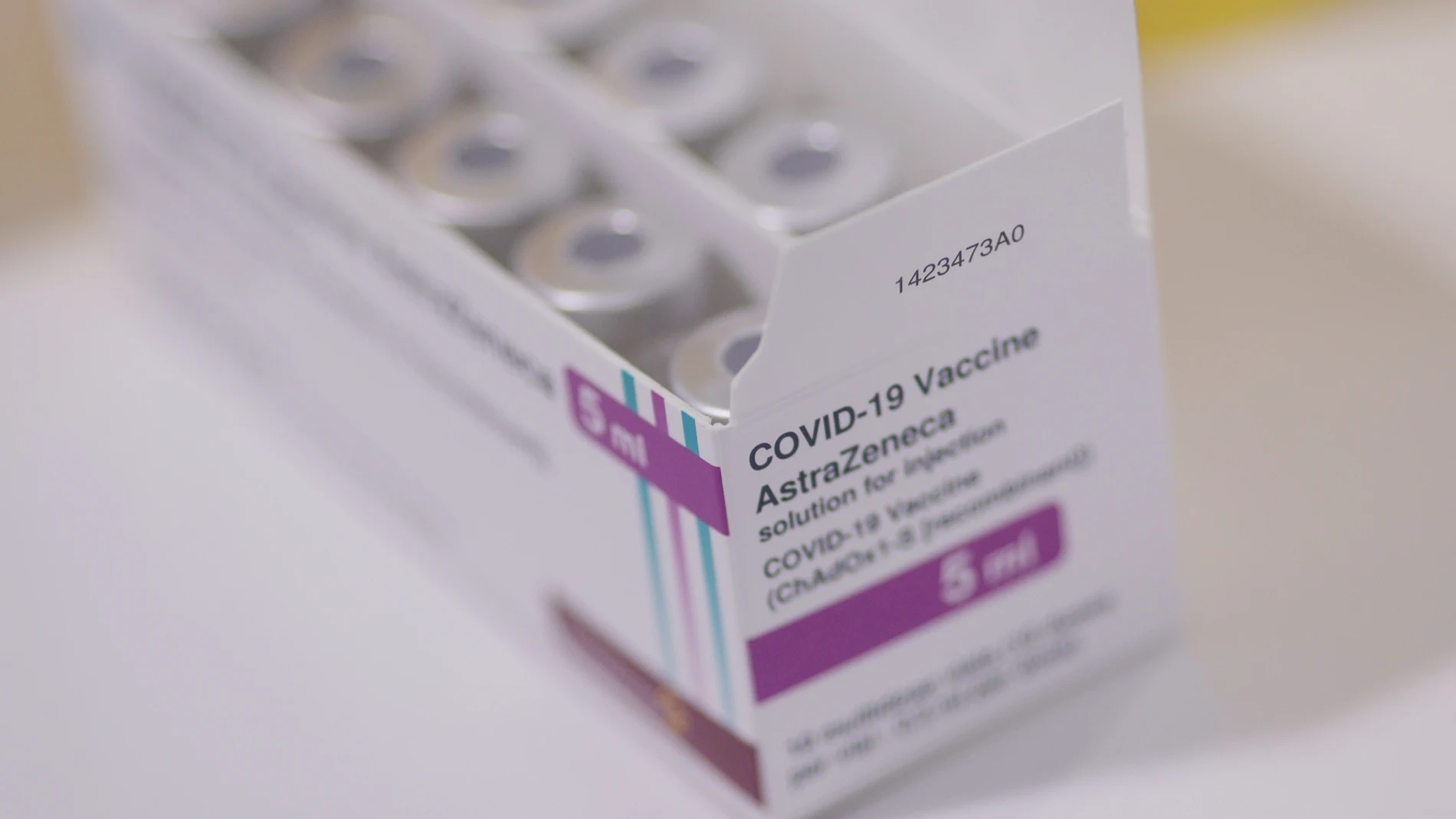 Caja con dosis de la vacuna de AstraZeneca contra el Covid-19