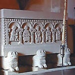 Sarcófago labrado en piedra de Emilia Pardo Bazán