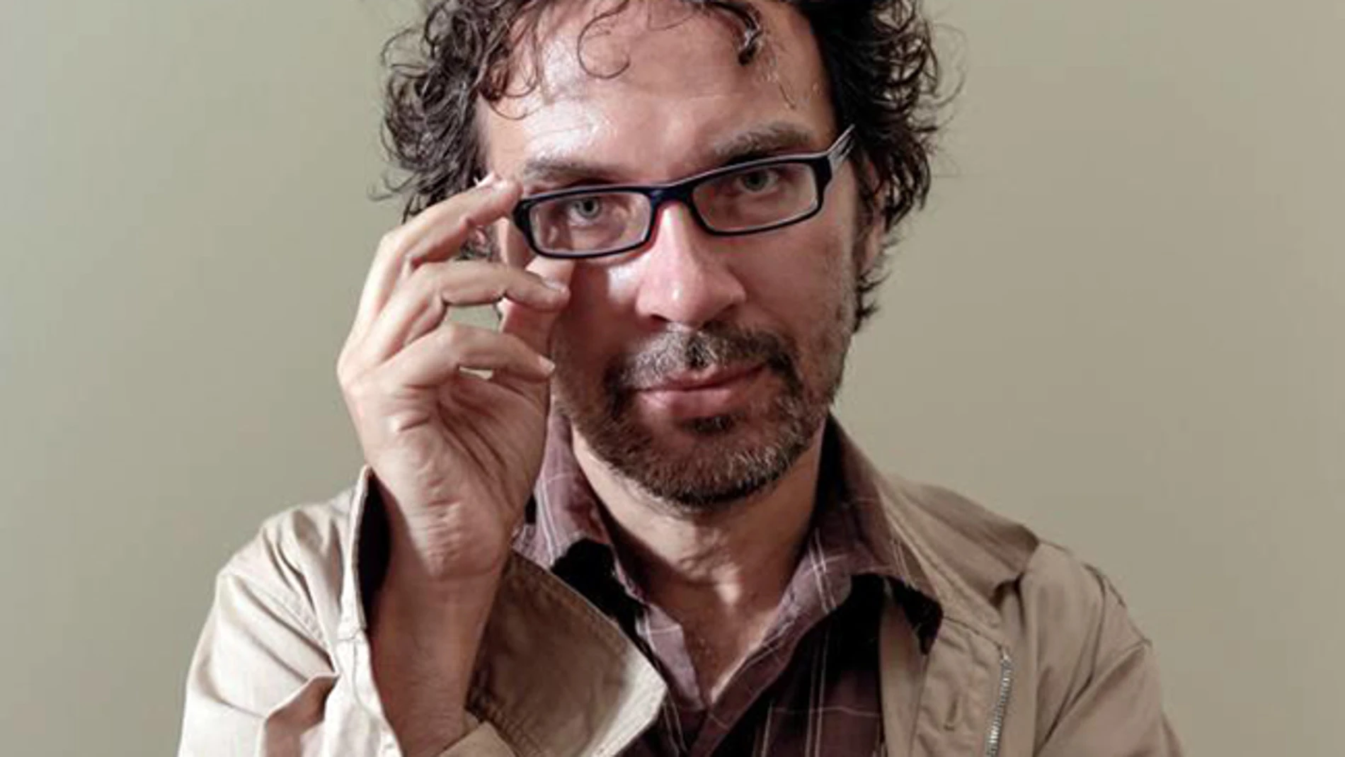 El director y documentalista Elías León Siminiani, que ha presentado en Documenta Madrid "El síndrome de los quietos"