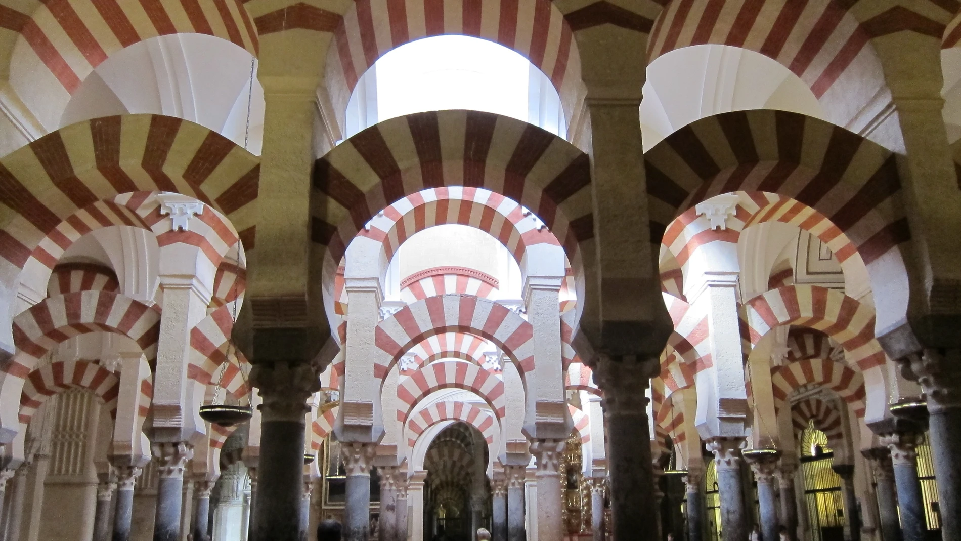 Interior de la Mezquita-Catedral de Córdoba
