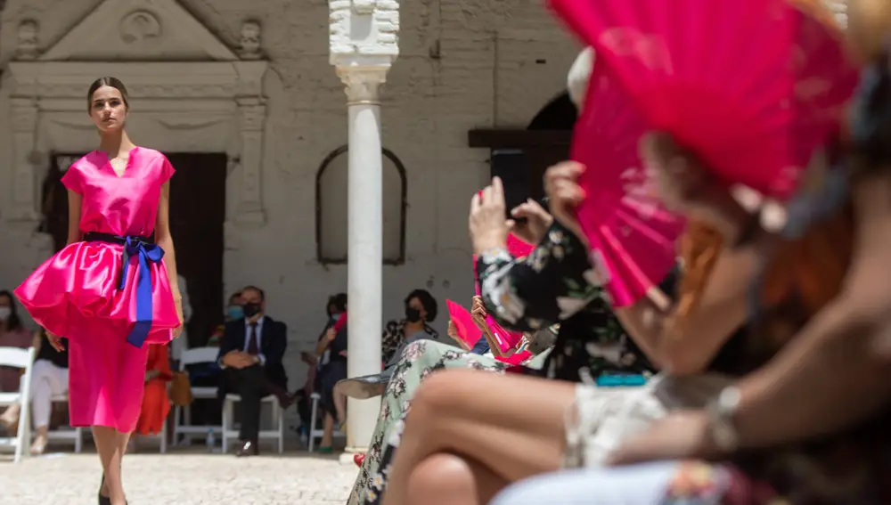 Pase de moda que las emprendedoras sevillanas de Sevilla Moda han organizado a 01 de junio del 2021 en el antiguo convento de Santa María de los Reyes, en Sevilla