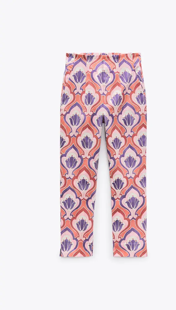 Pantalón slim fit estampado de Zara