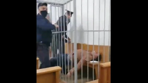 El preso tras intentar hacerse daño en pleno juicio