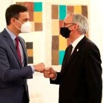 El presidente del Gobierno, Pedro Sánchez, hoy, con el presidente del Consejo Económico y Social (CES), Antón Costas