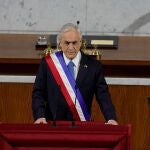Chile's President Sebastian Pinera attends his annual State of the Nation address in Santiago, Chile June 1, 2021. Chile Presidency/Handout via REUTERS ATTENTION EDITORS - NO RESALES. NO ARCHIVES. THIS IMAGE HAS BEEN SUPPLIED BY A THIRD PARTY.