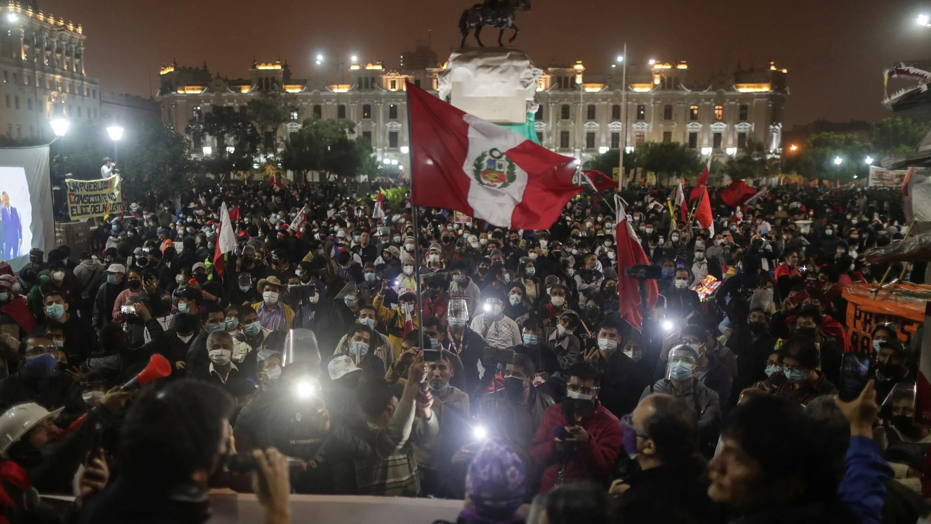 Protestors gather during a demonstration against Peru's presidential candidate Keiko Fujimori ahead of the June 6 run-off election between Fujimori and Pedro Castillo, in Lima, Peru June 1, 2021. REUTERS/Sebastian Castaneda