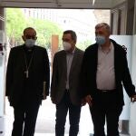 Salvador Busquets, director de Cáritas Barcelona, y Joan Josep Omella, cardenal arzobispo y presidente de Cáritas Barcelona, presentan la memoria de 2020