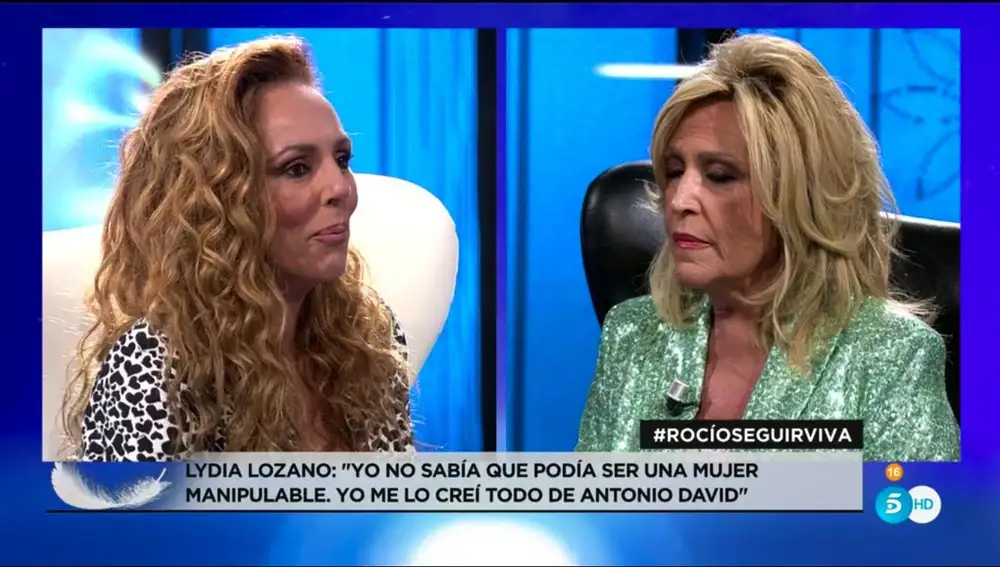 Lydia Lozano y Rocío Carrasco en el plató de Telecinco