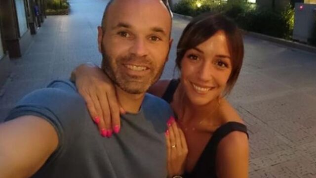 Andrés Iniesta y su mujer Anna Ortiz.