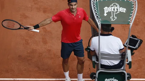 Roger Federer discute con el juez de silla Emmanuel Joseph