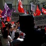 Concentración de trabajadores del BBVA en contra del ERE