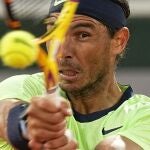 Nadal da un golpe de revés en su partido de segunda ronda de Roland Garros contra Richard Gasquet