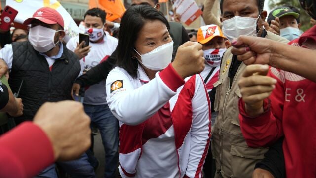 La candidate presidencial Keiko Fujimori, durante su cierre de campaña, ayer, a las afueras de Lima