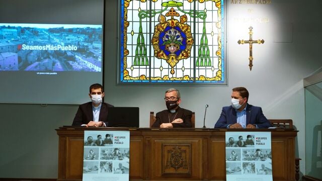 El obispo auxiliar de Valladolid, Luis Argüello, presenta la memoria de Cáritas 2020 y la Campaña del Día de la Caridad.