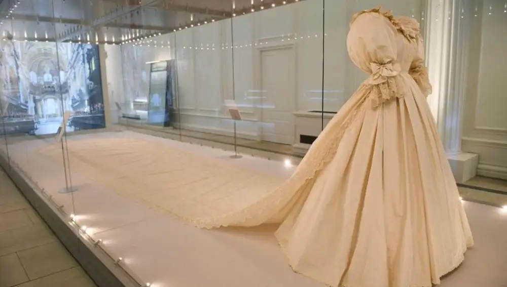 Vestido de novia de Lady Di, expuesto en Kensington