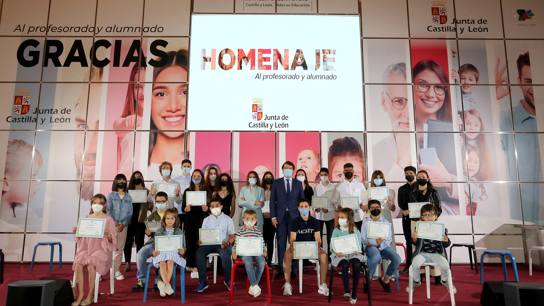 El presidente de la Junta de Castilla y León, Alfonso Fernández Mañueco, , preside el acto de homenaje al profesorado y alumnado de la Comunidad