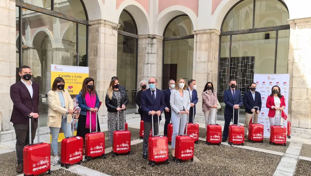 Foto de familia tras la presentación de la marca 'Mice Castilla y León'.JCYL04/06/2021