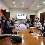 El presidente de la Generalitat, Ximo Puig, mantiene una reunión de coordinación de seguridad de medidas COVID-19 con la delegada del Gobierno, Gloria Calero; la consellera de Justicia, Gabriela Bravo; los alcaldes de València, Alicante y Castelló, el presidente de la Federación Valenciana de Municipios y Provincias; y representantes de la Policía Nacional y Autonómica, y de la Guardia Civil