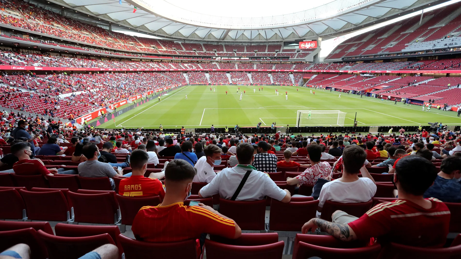 Los aficionados ya pudieron ver en directo el España-Portugal en el Wanda Metropolitano.