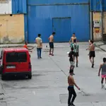 Varios menores extranjeros no acompañados juegan al fútbol en las naves del Tarajal, a 5 de junio de 2021, en Ceuta (España)