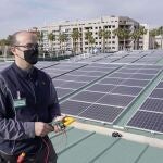 Paneles solares en una tienda de Mercadona