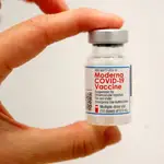 Condenan a 3 años a un farmacéutico de EEUU que dañó cientos de vacunas contra la covid