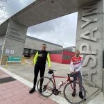 Guillermo Prieto Hortelano (ciclista con lapierna amputada) y Agustín Álvarez Elvira