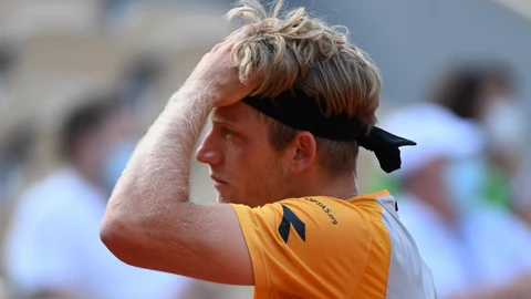 Davidovich lamenta un error en el partido de cuartos ante Zverev