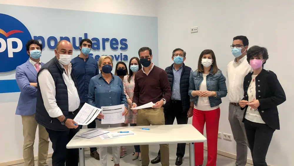 El presidente de la Diputación de Segovia, Miguel Ángel de Vicente, o el portavoz del PP en el Ayuntamiento de Segovia, Pablo Pérez, avalan la candidatura de Paloma Sanz para presidir el PP segoviano