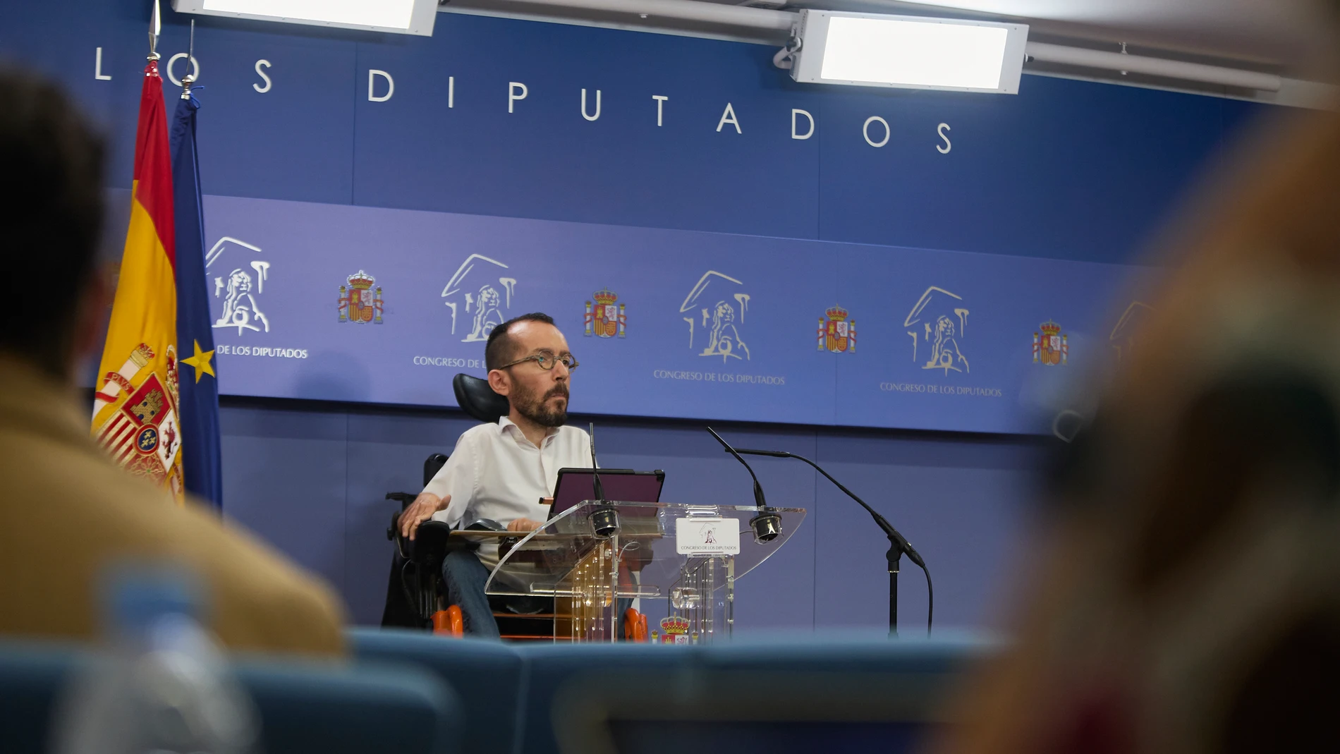 El portavoz de Unidas Podemos en el Congreso, Pablo Echenique, interviene en una rueda de prensa anterior a una Junta de Portavoces, a 8 de junio de 2021, en la Sala Constitucional del Congreso de los Diputados, Madrid