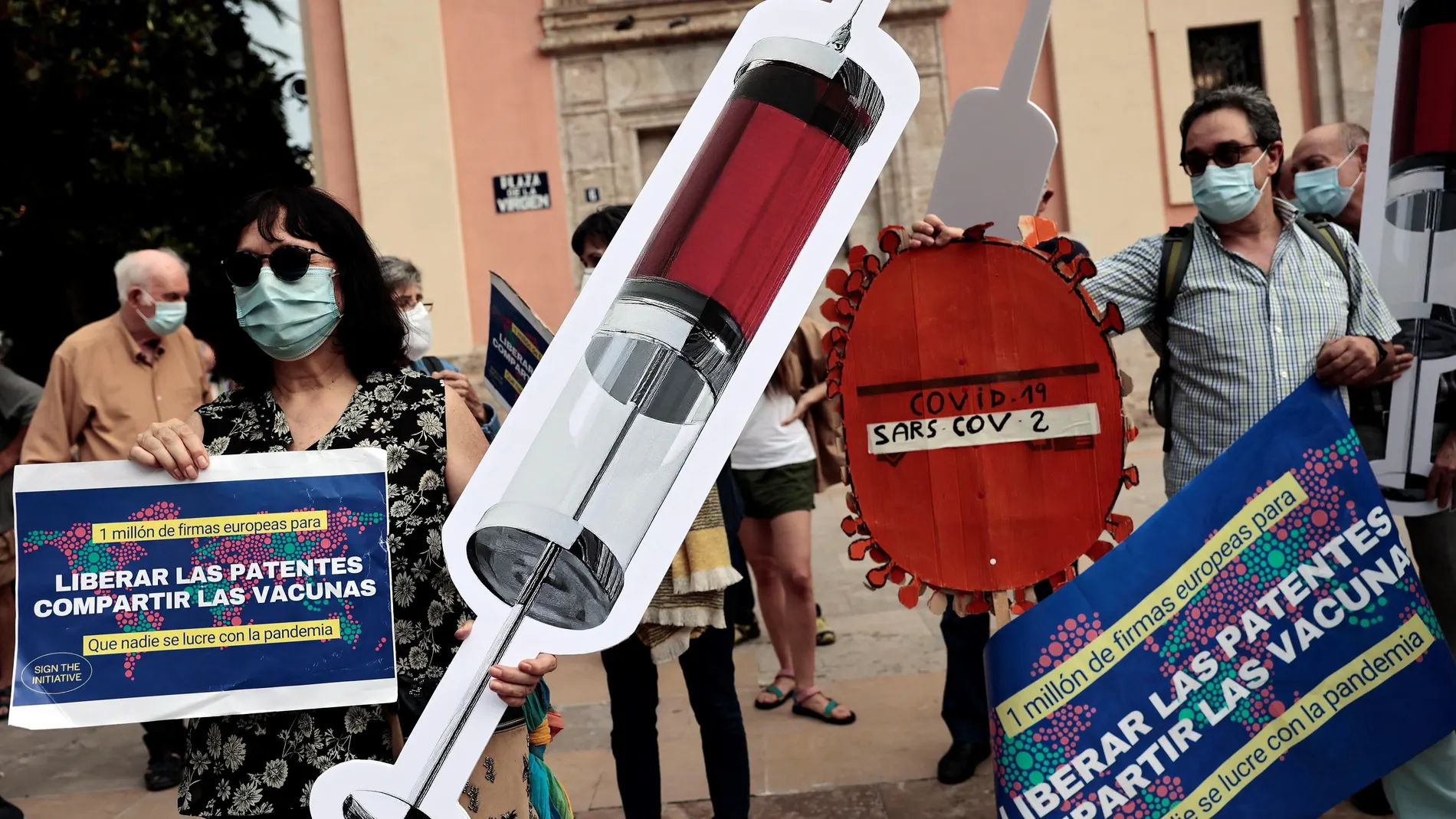 Concentración para reclamar la liberalización de las patentes de las vacunas contra la covid-19, convocada por el Nodo Valenciano de la Iniciativa Europea para Liberar Patentes de Vacunas.