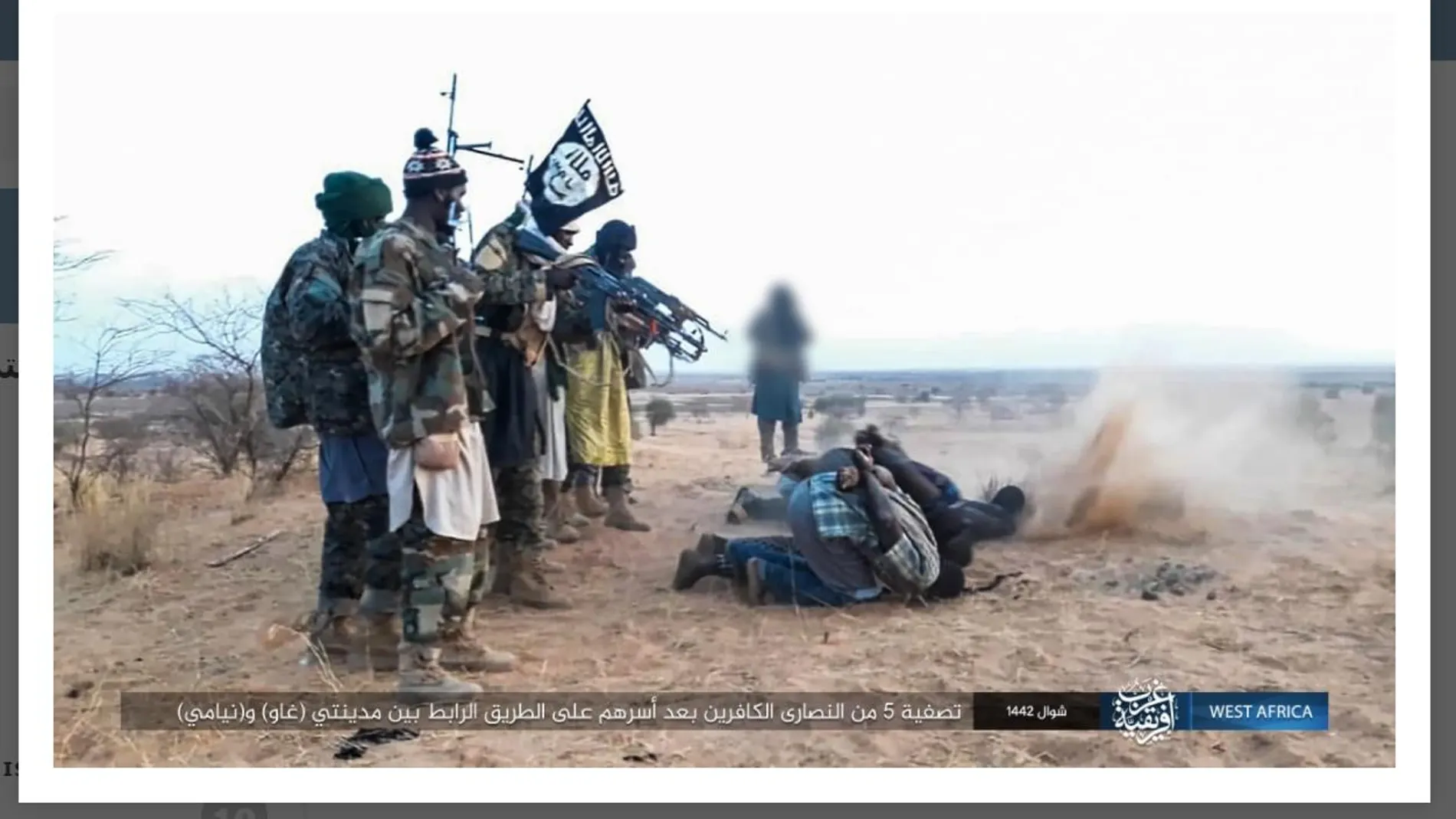 Una de las fotografías difundidas por Daesh en las que se muestra el momemto del asesinato de los cristianos