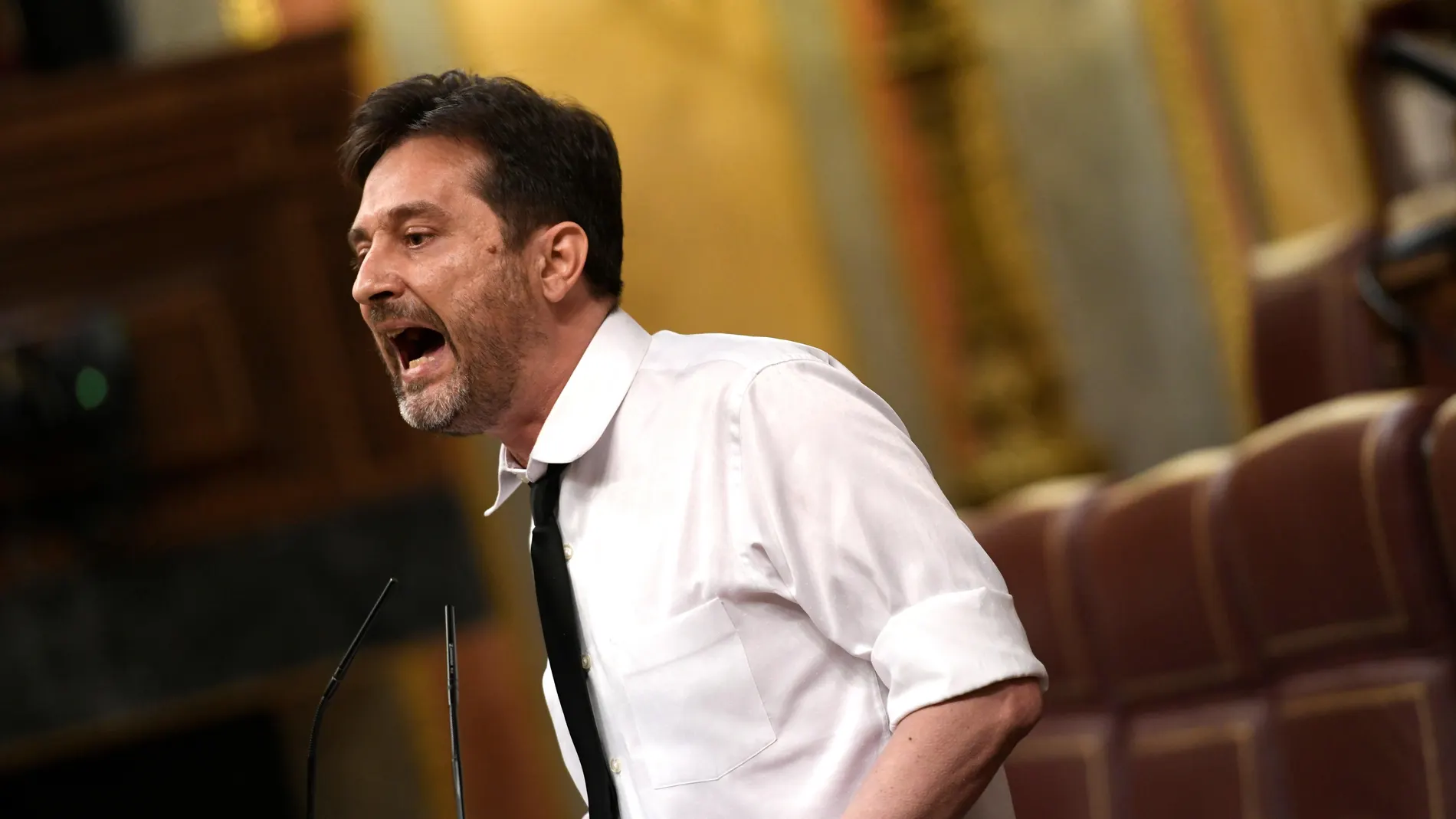 El diputado de Unidas Podemos Rafa Mayoral interviene durante el Pleno del Congreso, este martes en la Cámara Baja, en Madrid