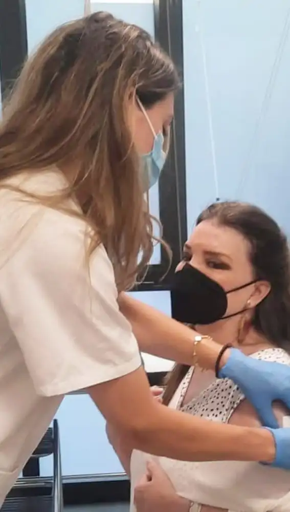 María José Cantudo recibe la vacuna contra el coronavirus