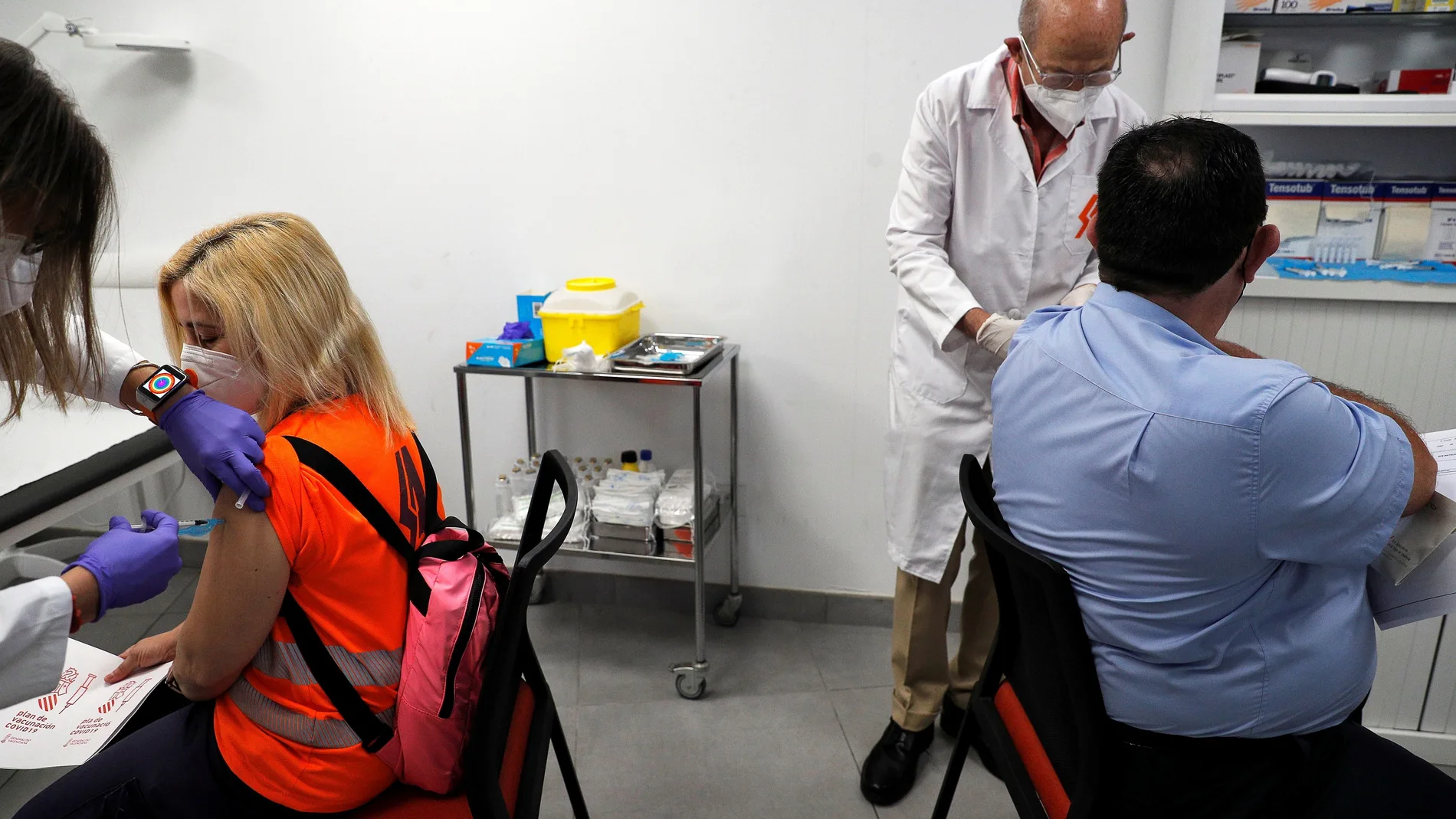 La vacunación contra la covid-19 en las empresas de la Comunitat Valenciana comenzó ayer martes