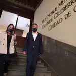 Los ex concejales del grupo de Cs en el Ayuntamiento de Granada Manuel Olivares y Lucía Garrido. EFE/Pepe Torres.