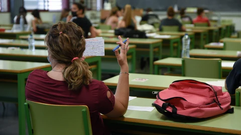 Una estudiante en uno de los exámenes de la selectividad 2021 en la Universidad Politécnica de Valencia