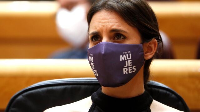 La ministra de Igualdad, Irene Montero, durante la sesión de control al Gobierno celebrada en el Senado, este martes en Madrid.