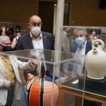 Inauguración de la exposición "En la piel del agua" en el Patio de Columnas de la Diputación de Segovia