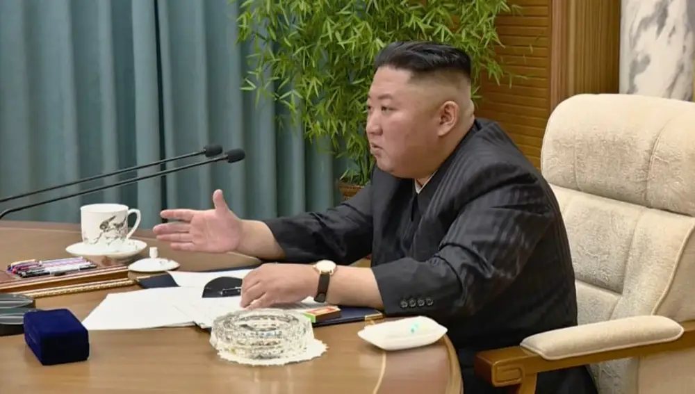 Kim Jong Un con su reloj valorado en 12.000 dólares
