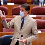 El consejero de la Presidencia, Ángel Ibáñez, responde al procurador de Podemos Pablo Fernández