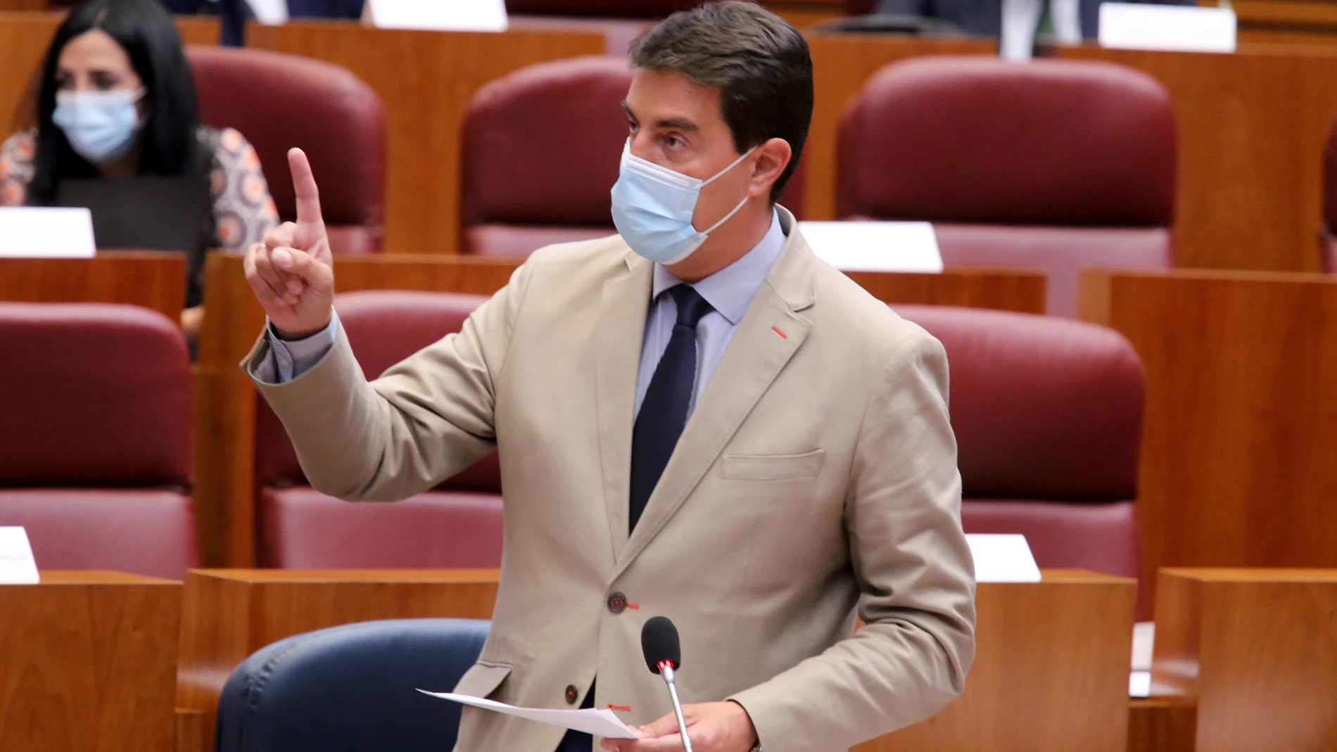 El consejero de la Presidencia, Ángel Ibáñez, responde al procurador de Podemos Pablo Fernández