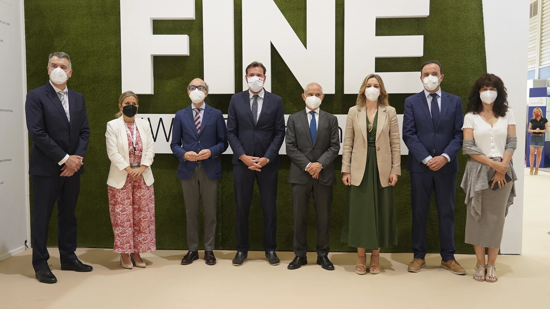 Inauguración de la feria FINE #WineTourismExpo. En la imagen (I a D), el director de la Feria de Muestras de Valladolid; Alberto Alonso, la representante de Turespaña; Blanca Pérez-Sauquillo, el consejero de Cultura y Turismo; Javier Ortega, el alcalde de Valladolid; Óscar Puente, el presidente del comité ejecutivo de la Feria de Muestras; Víctor Caramanzana, el vicepresidente de la Diputación de Valladolid; Víctor Alonso Monje, y la concejala de Cultura y Turismo del Ayuntamiento de Valladolid; Ana Redondo