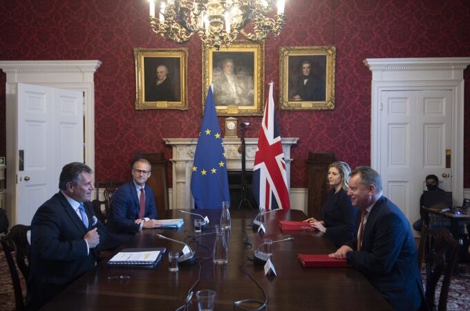 Las delegaciones europea y británica, este miércoles en Londres